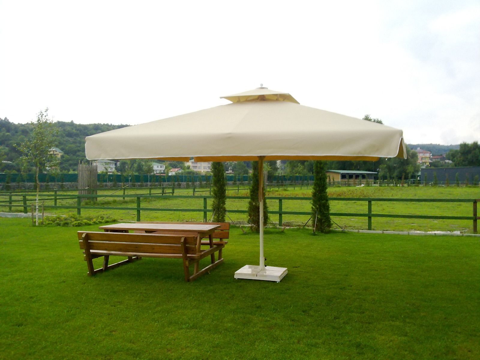 CLK 3x3 Metre Saçaklı Eko Model Krank Sistem Teleskopik Şemsiye Q80 Profil Akrilik (İthal) - Metal Hareketli Ayak 4 Mermerli (80x80cm 160 kg) - Siyah