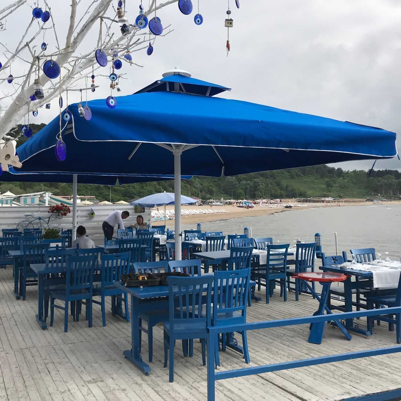 CLK 3,5x3,5 Metre Saçaklı Eko Model Krank Sistem Teleskopik Şemsiye Q80 Profil Polyester (Yerli) - Metal Hareketli Ayak 4 Mermerli (80x80cm 160 kg) - Gri